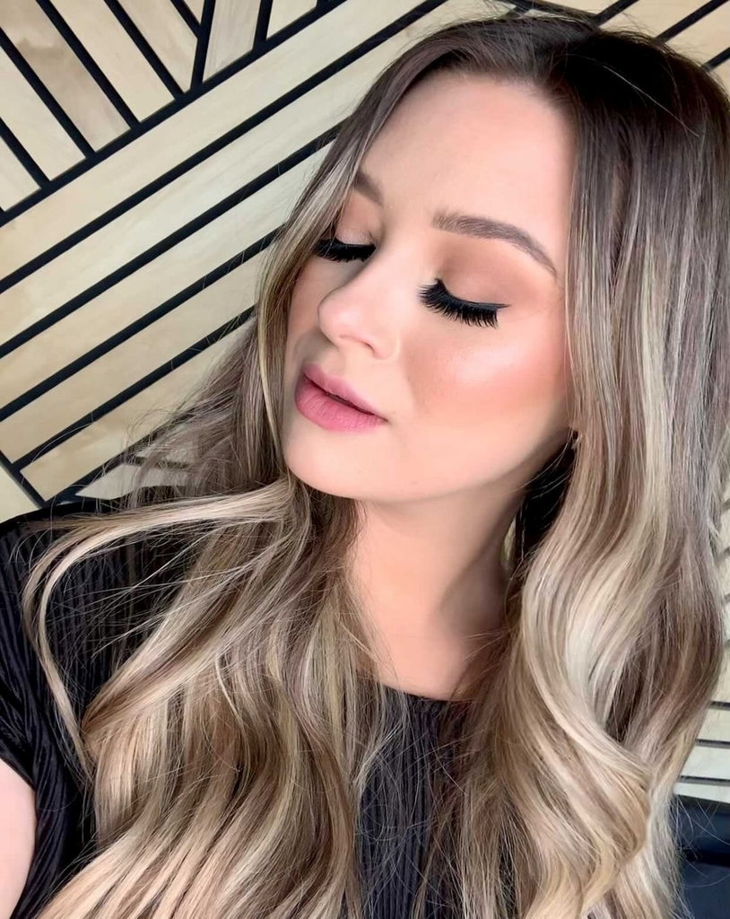 Model wearing Flirt-T silk lashes