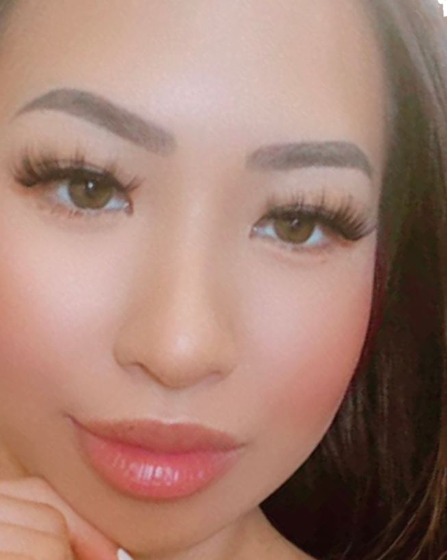 Model in Belle 3D faux mink lash