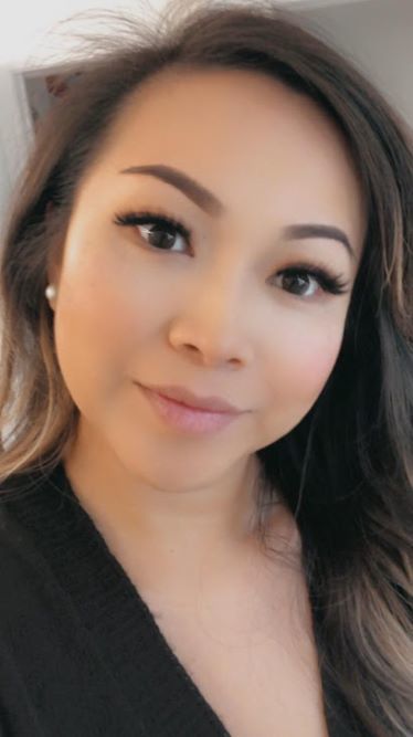 Model wearing Lyn silk lash