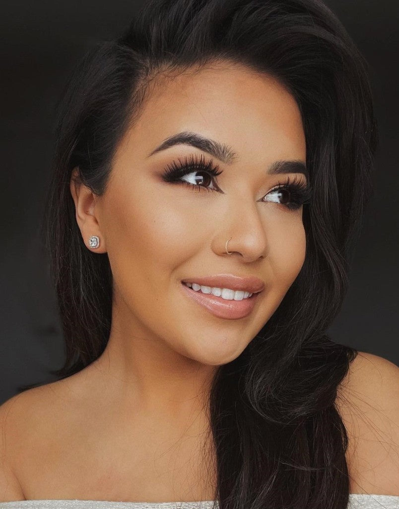 Model wearing Helen2.0 3D faux mink lash